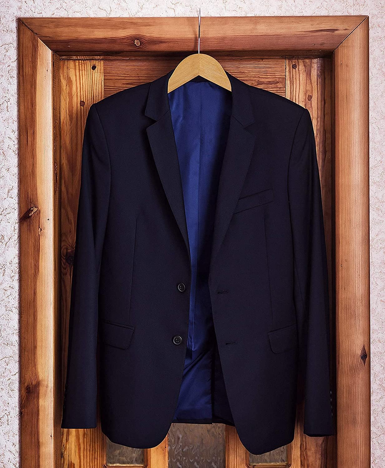 Non-Slip Wooden Suit Hangers for Clothes, Dresses, and Coats (Ver Durable)