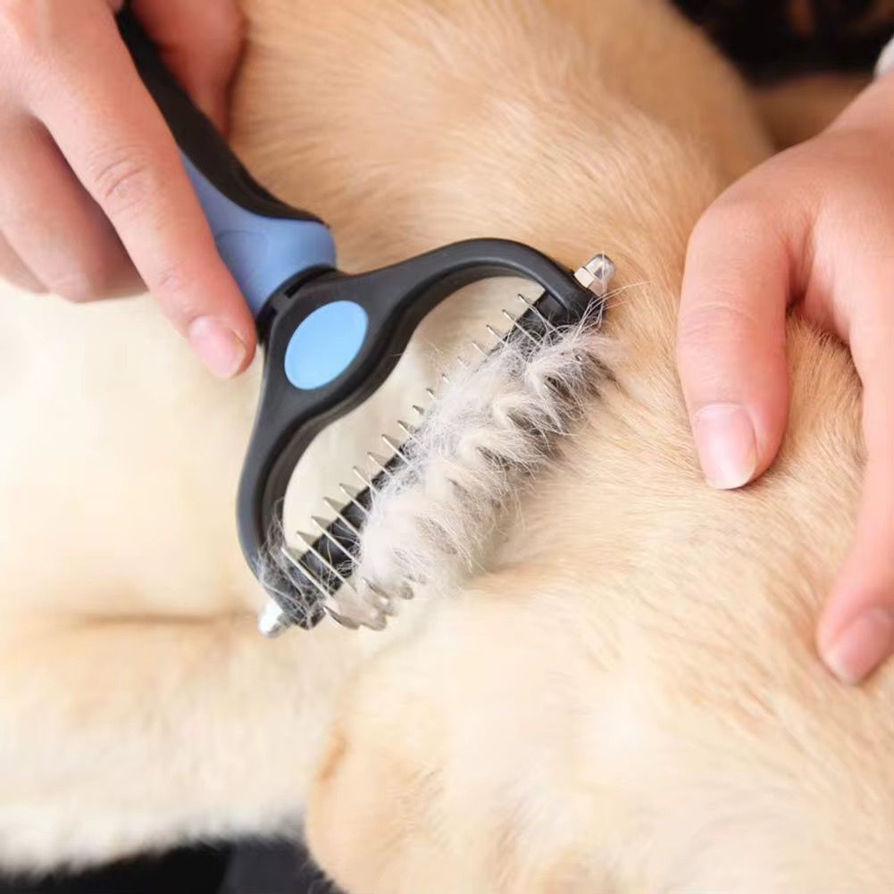 🐾 Portable Pet Grooming Brush – Say Goodbye to Shedding Mess!